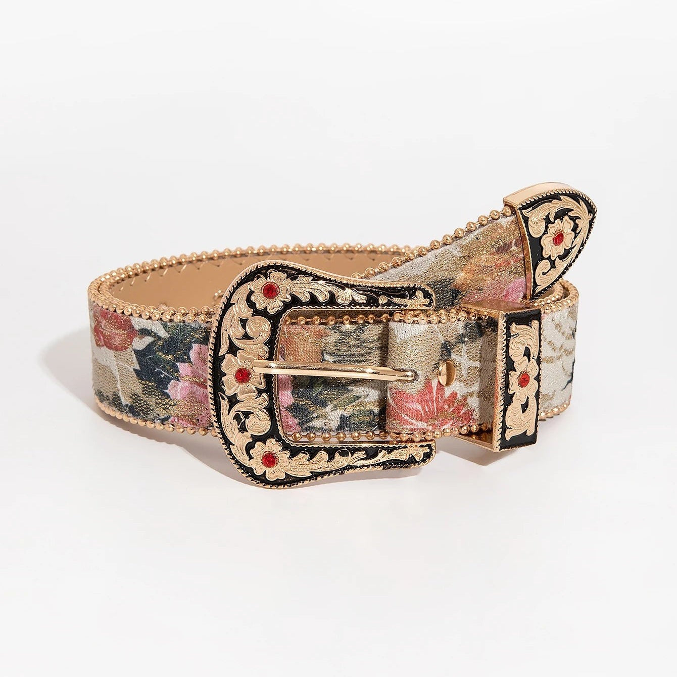 Gros plan sur la boucle bijou dorée à strass rouges de la ceinture Ceintura Isabella claire Image