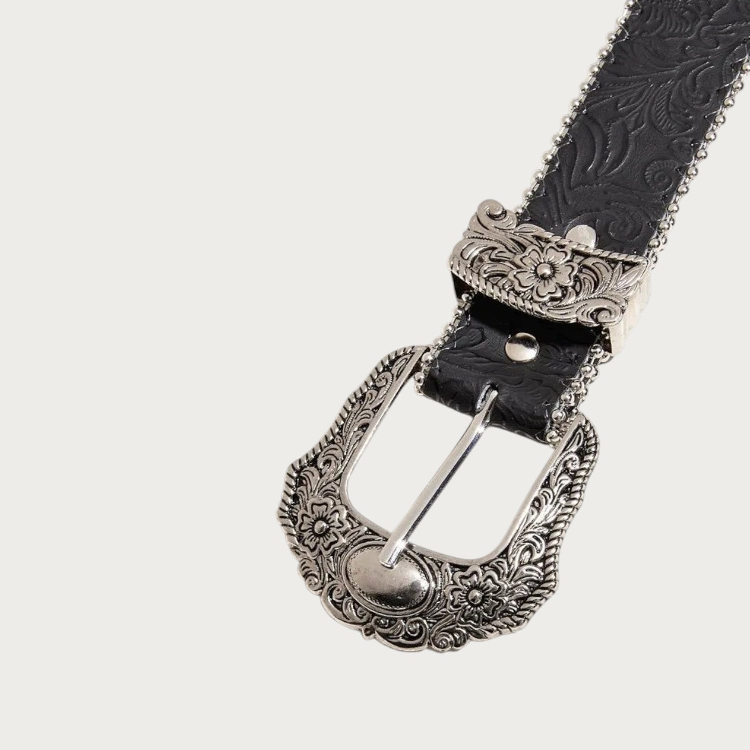 Détail de la boucle ciselée et du gaufrage floral de la ceinture western Ceintura Silvia noire Image