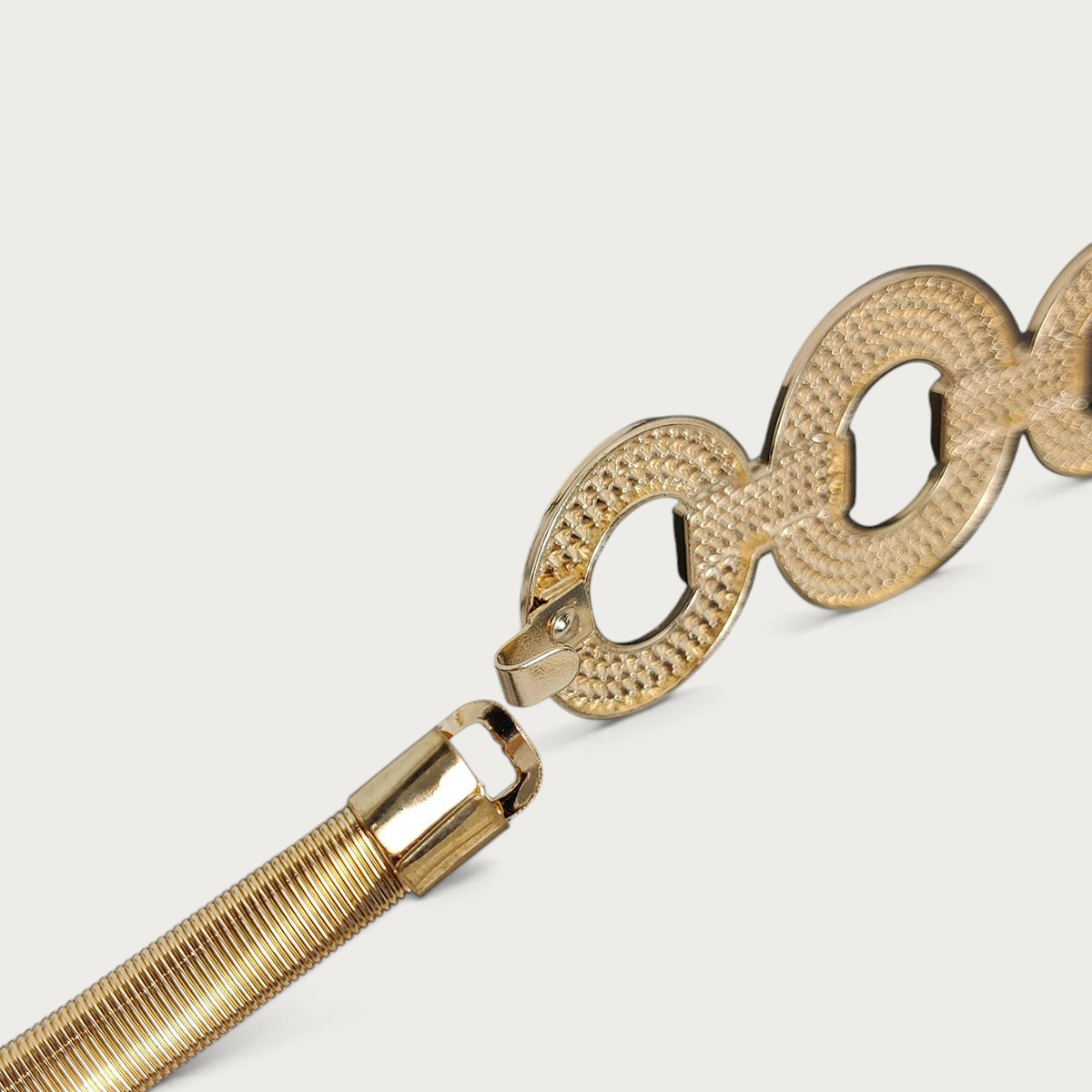Ceinture bijoux élastique Ceintura dorée fine avec maillons texturés et finition métallisée élégante