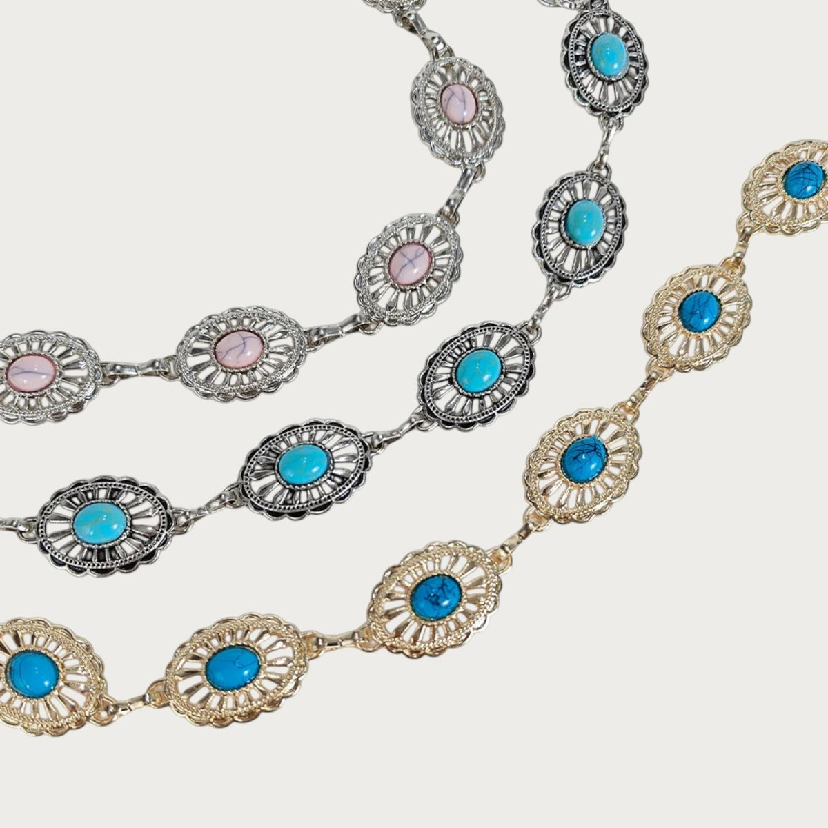 Ceinture chaîne bohème Ceintura Preziosa avec médaillons festonnés et cabochons turquoise ou rose, style folk chic. Image