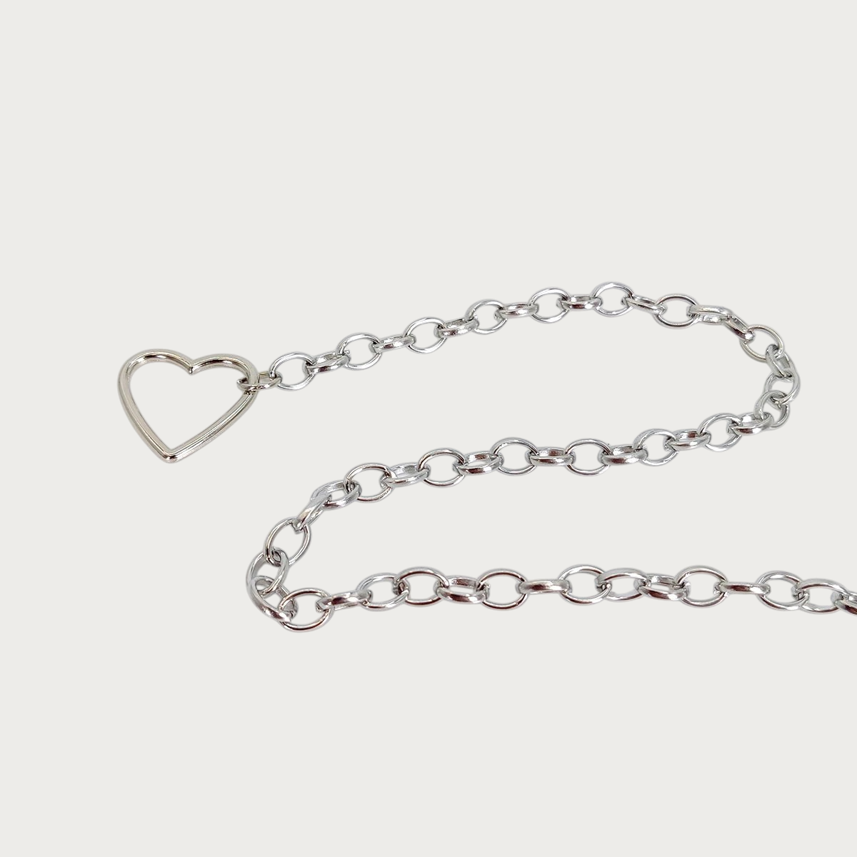 Ceintura ceinture chaine pour femme en métal argenté avec un détail en forme de cœur, style punk Y2K Image