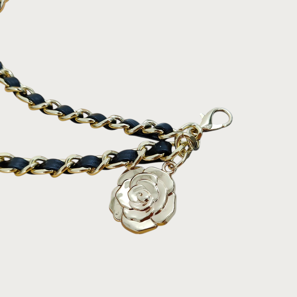 Ceintura ceinture chainette dorée et similicuir noir avec pendentif fleur élégant pour femme
