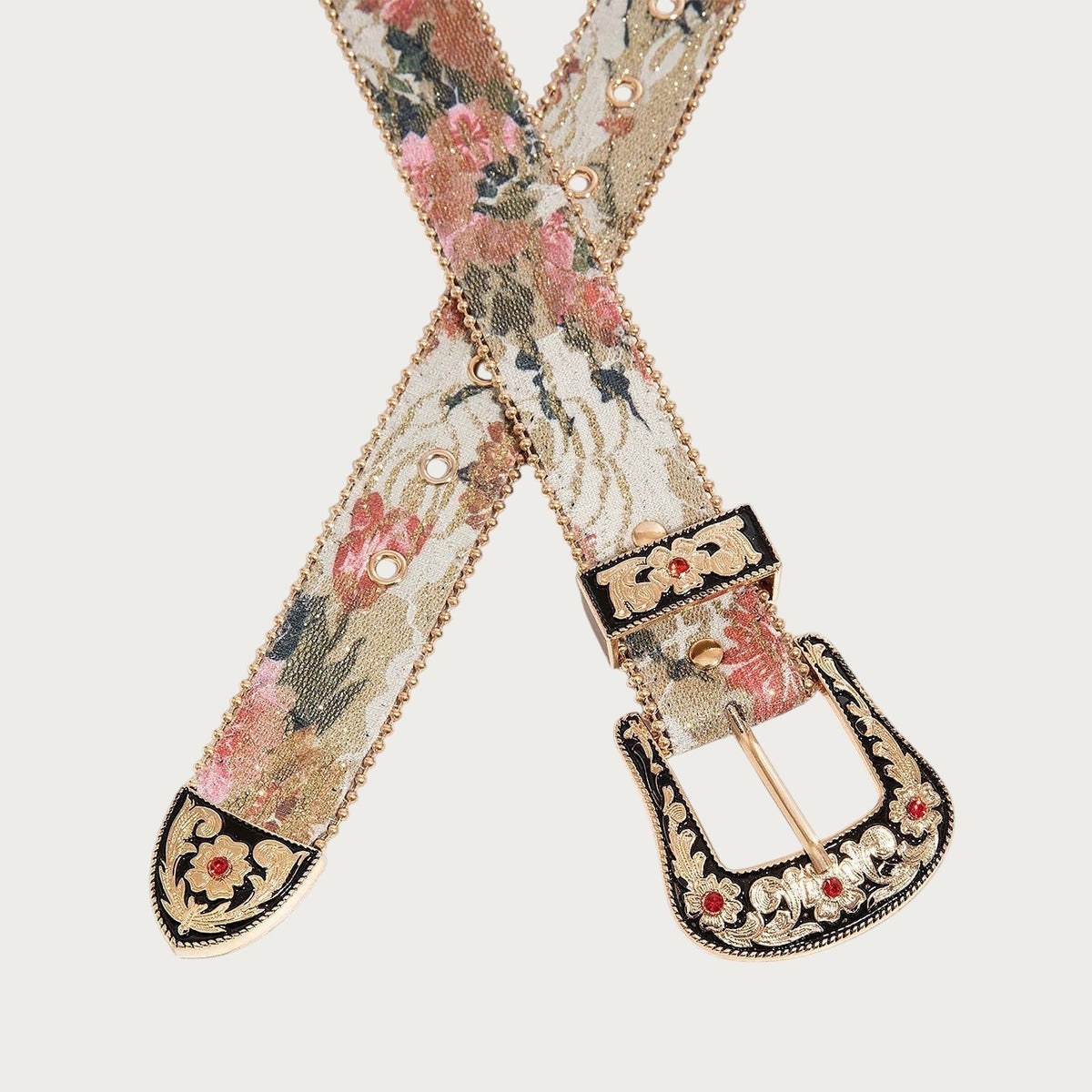 Deux sangles en brocart floral rosé de la ceinture Ceintura Isabella croisées en X sous sa boucle bijou dorée