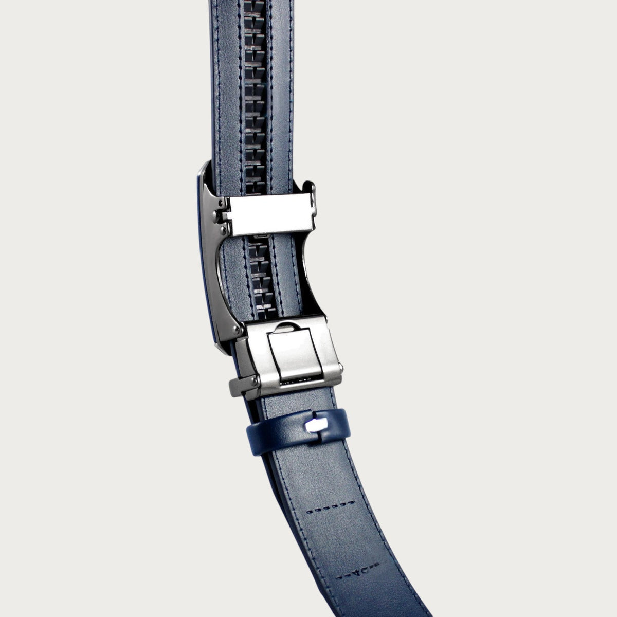 Ceinture de costume Ceintura Valerio en cuir bleu marine avec boucle automatique en métal brossé sans trou