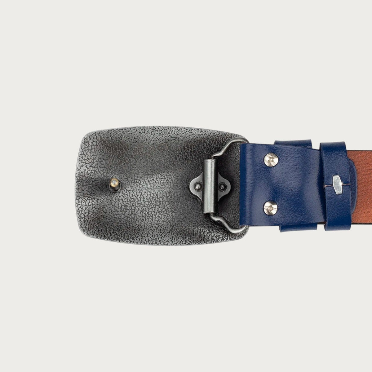 Ceinture Ceintura Caserta en cuir bleu avec une grosse boucle rectangulaire en métal argenté texturé