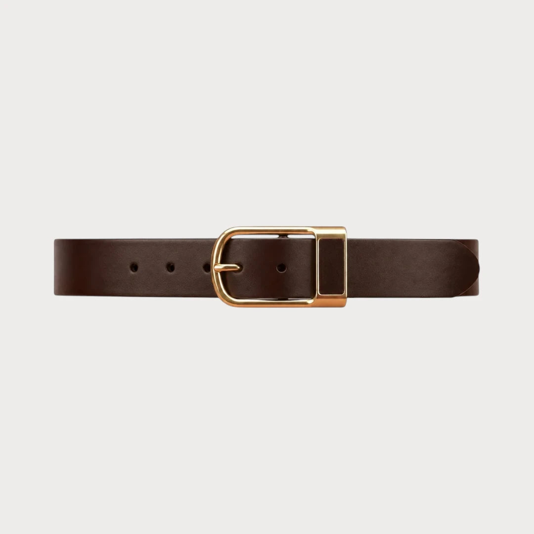 Ceinture de costume Ceintura en cuir marron déployée à plat, boucle ardillon rectangulaire dorée au centre