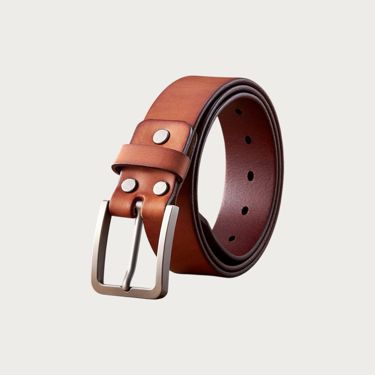 Ceinture Ceintura Potenza en cuir de vachette cognac avec grosse boucle ardillon argentée et passant clouté
