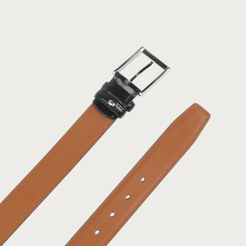 Ceinture Ceintura Brindisi en cuir marron présentée en diagonale, boucle argentée et trous de réglage
