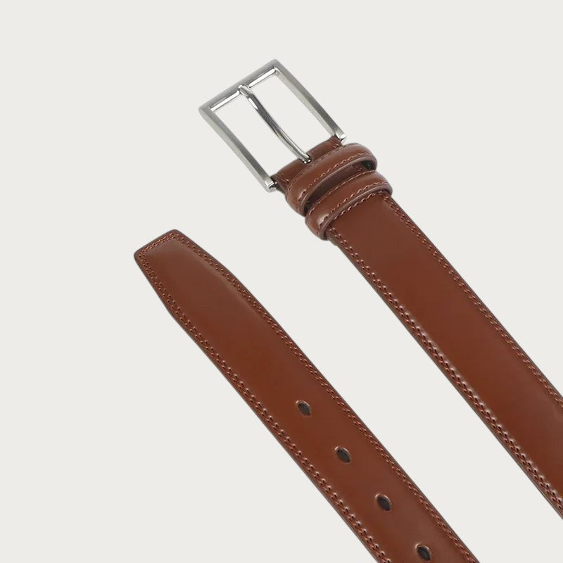 Ceinture Ceintura Brindisi en cuir marron foncé en diagonale, trous de réglage au premier plan