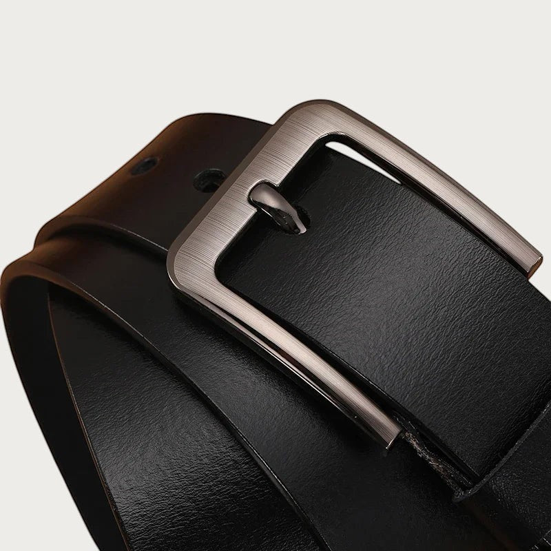 Ceinture homme en cuir véritable noir avec boucle ardillon rectangulaire en métal brossé, style décontracté.
