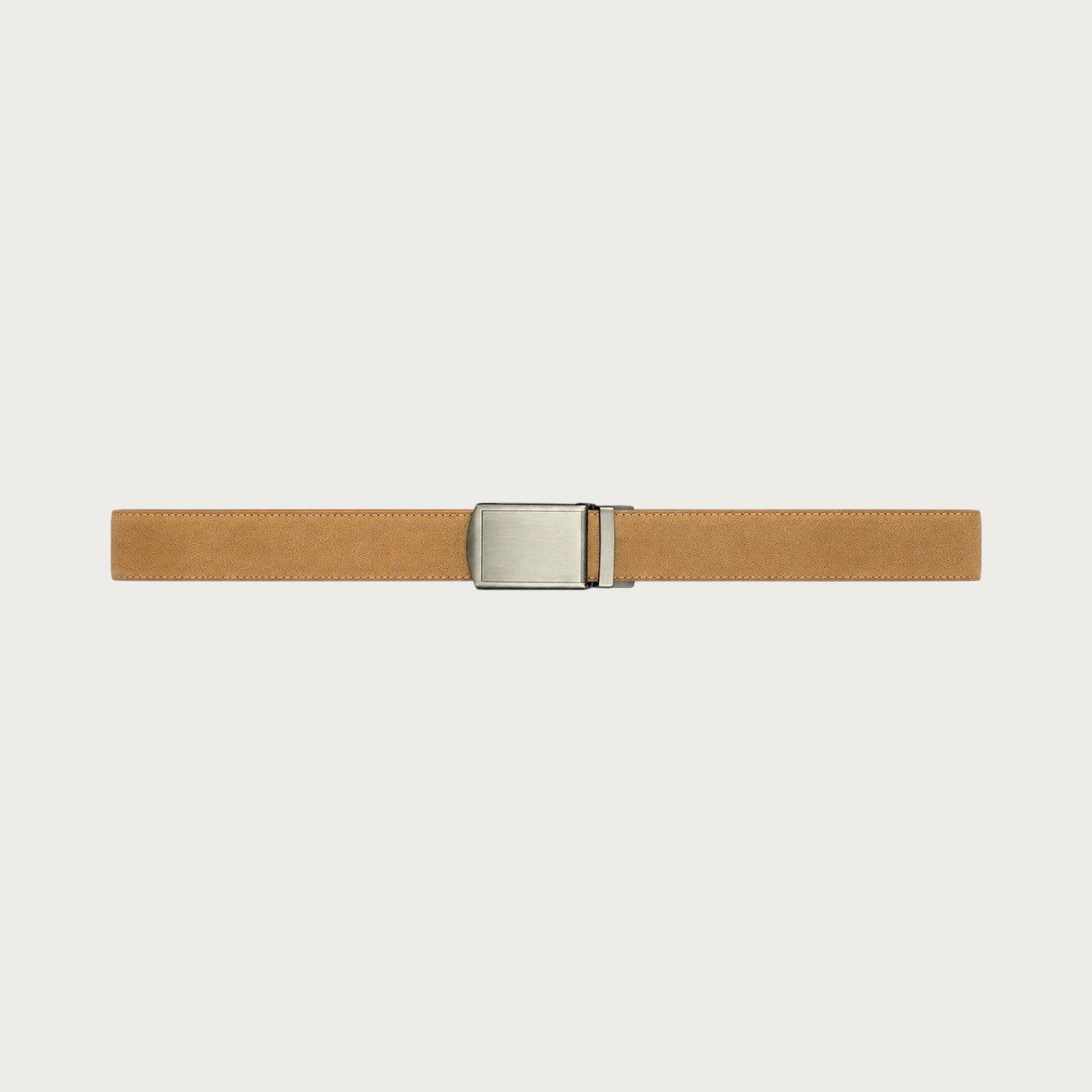 Ceinture Ceintura Cuneo beige en similicuir déployée à plat, boucle automatique argentée brossée au centre Image
