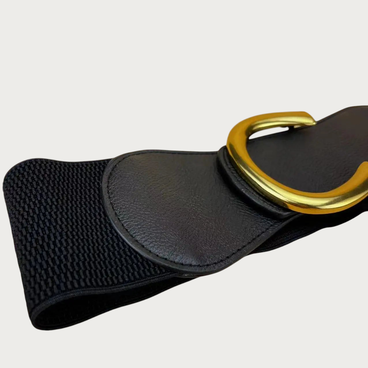 Ceinture élastique noire Ceintura avec boucle dorée en forme de C et détails en cuir synthétique Image