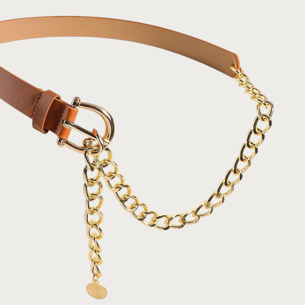 Ceintura ceinture pour femme en similicuir marron avec une chaîne dorée décorative et une boucle métallique Image