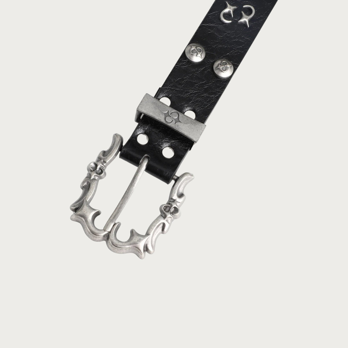 Ceinture grunge Ceintura noire en similicuir avec boucle en métal argenté vieilli en forme de flammes et œillets
