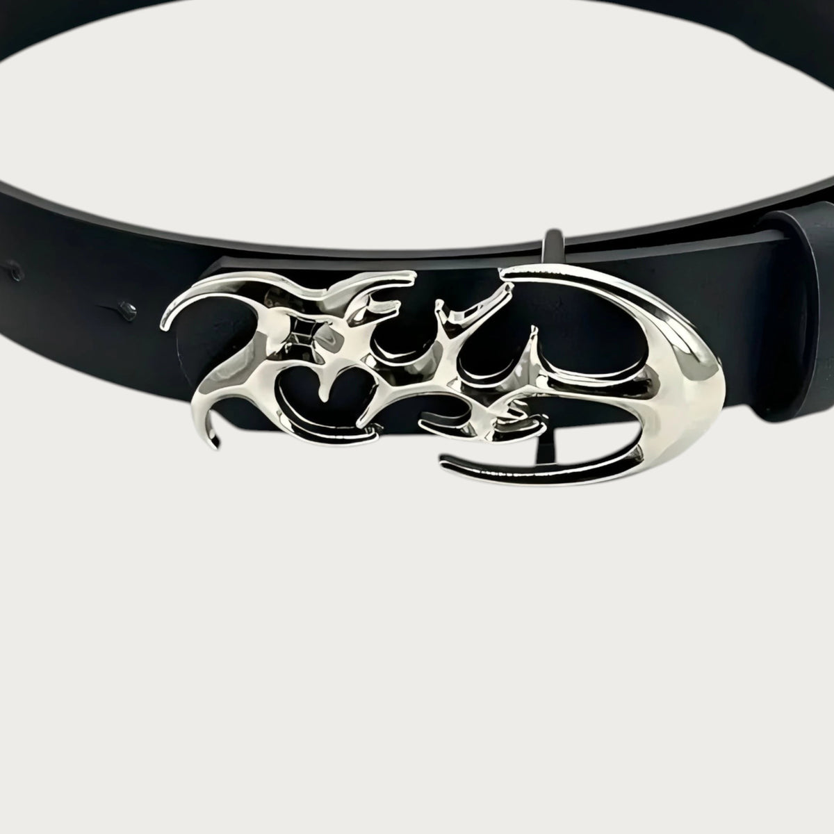 Ceinture homme Ceintura en similicuir noir avec boucle métallique argentée au design tribal gothique style Y2K
