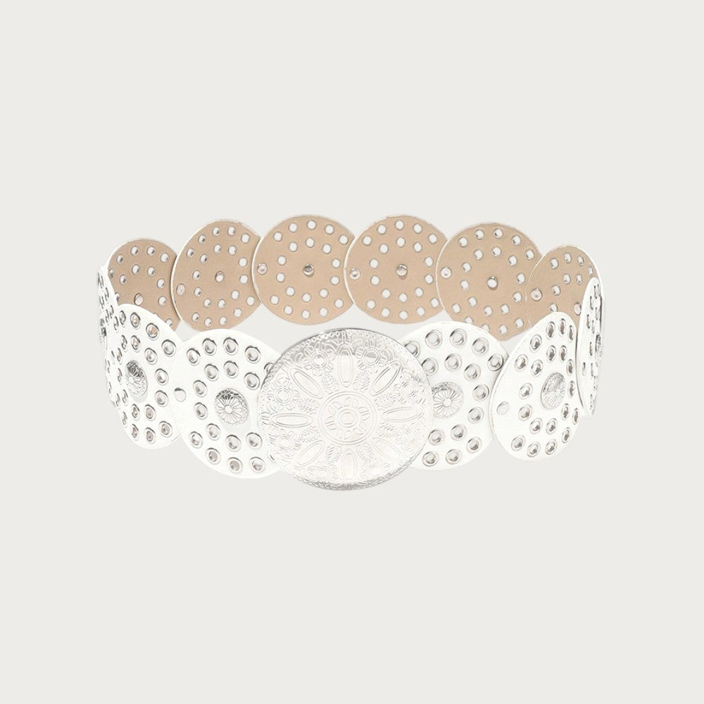 Ceinture large bohème Ceintura Regina blanche vue de face, disques ajourés et concho floral central
