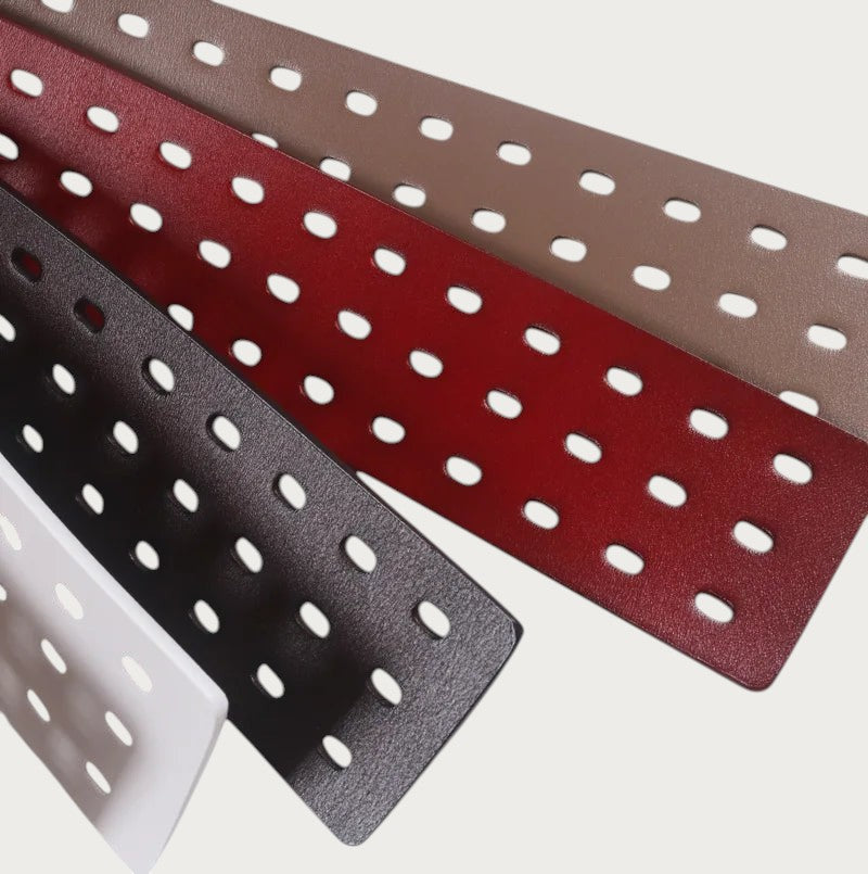 Ceintura ceinture large en cuir véritable avec trois rangées d'œillets métalliques, disponible en plusieurs couleurs.