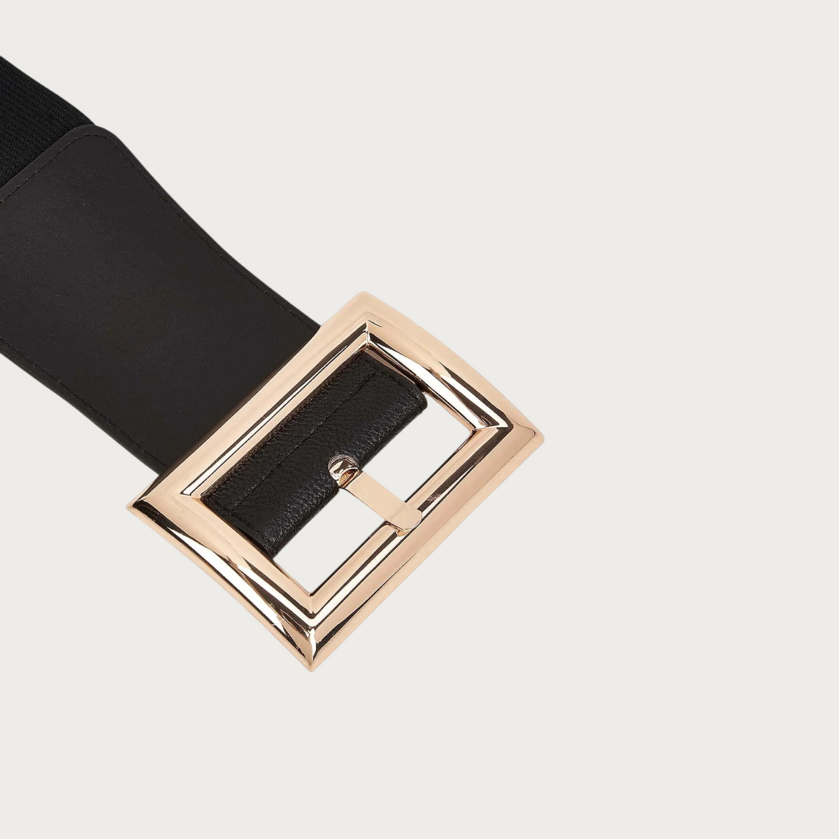 Ceinture Ceintura large élastique noire avec boucle rectangulaire dorée et détails en similicuir texturé