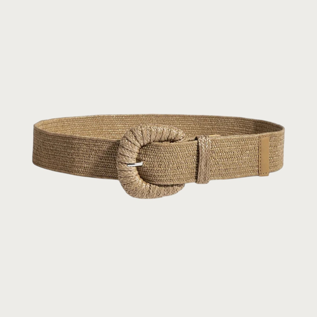 Ceinture large Ceintura Aurora en paille tressée vue de face, boucle ronde gainée assortie au centre