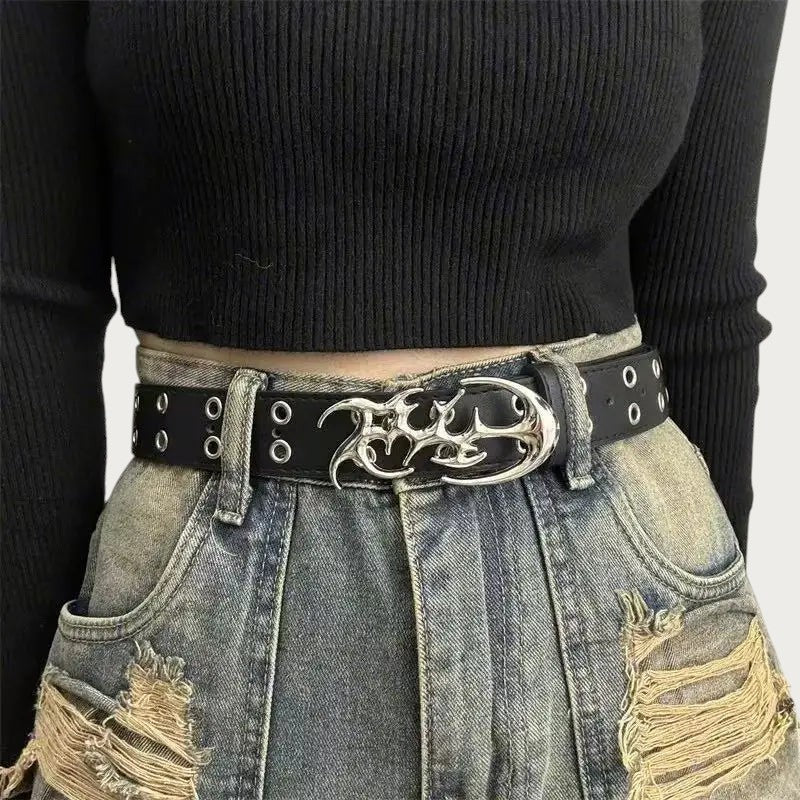 Ceinture Ceintura Pavia noire en similicuir avec double rangée d'œillets et boucle gothique argentée style Y2K Image