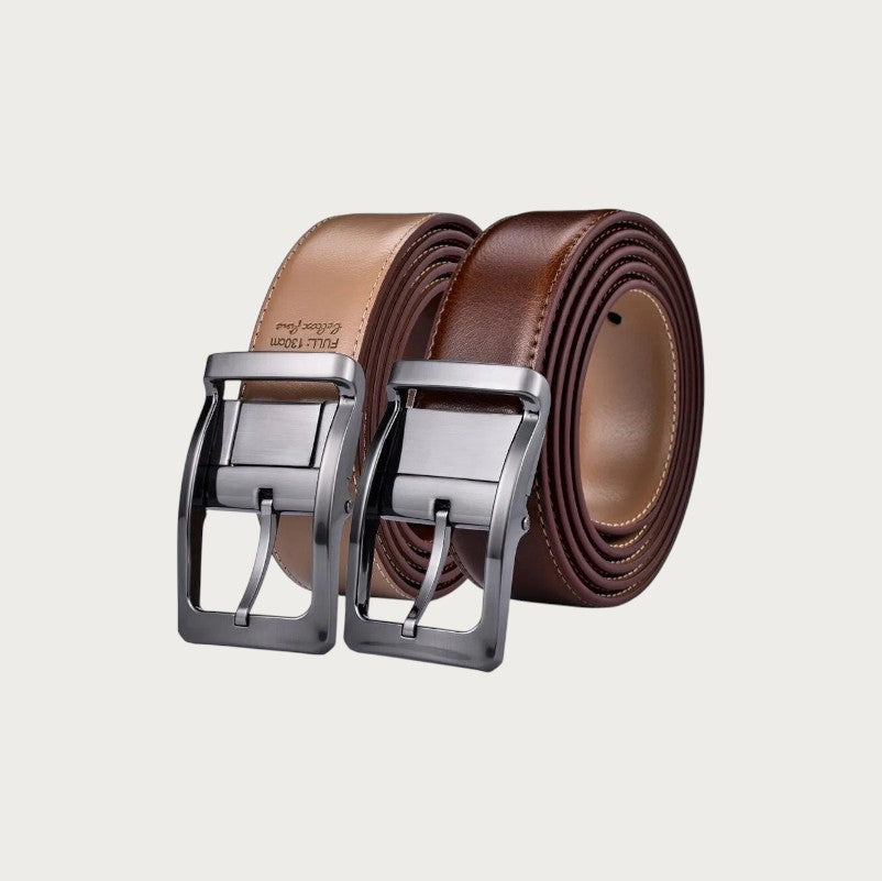 Ceinture réversible Ceintura en cuir souple avec boucle rotative brossée, présentée en deux tons de brun.