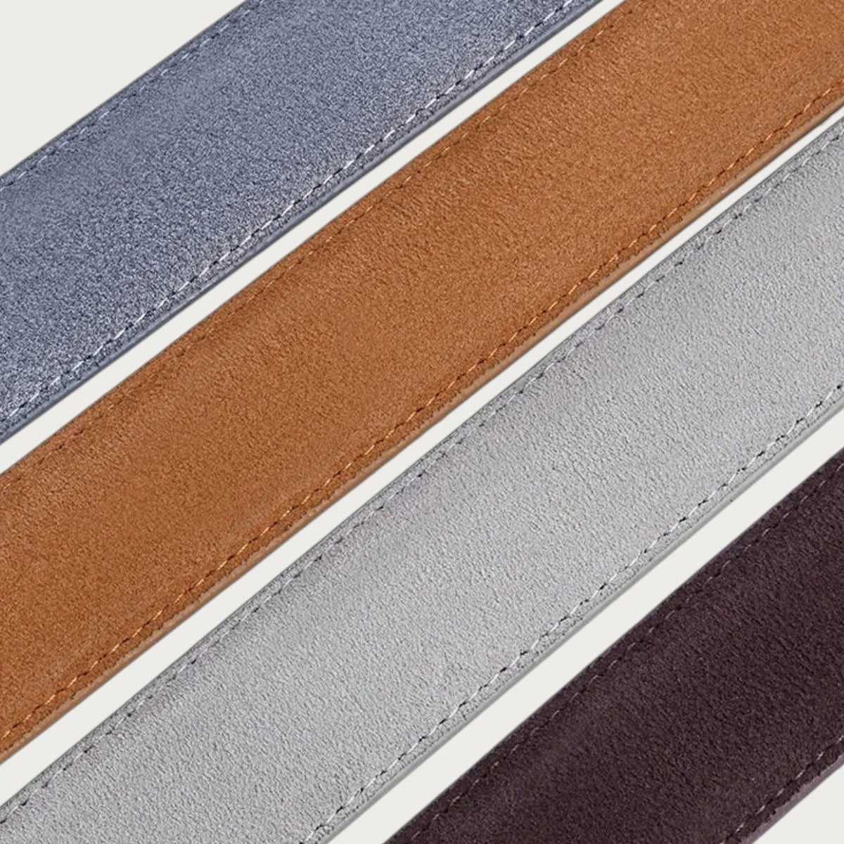 Gros plan sur les textures en suédine de la ceinture Ceintura Terni, disponible en plusieurs coloris mats et doux.