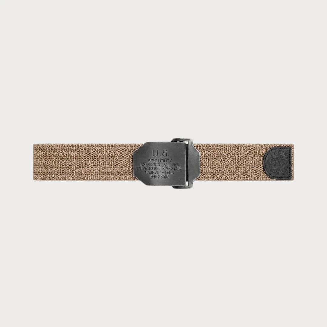 Ceinture Ceintura en toile beige déployée à plat, boucle automatique noire militaire et embout arrondi