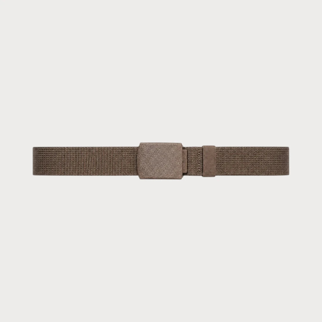 Ceinture Ceintura en toile taupe déployée à plat, boucle automatique en plastique assortie au centre