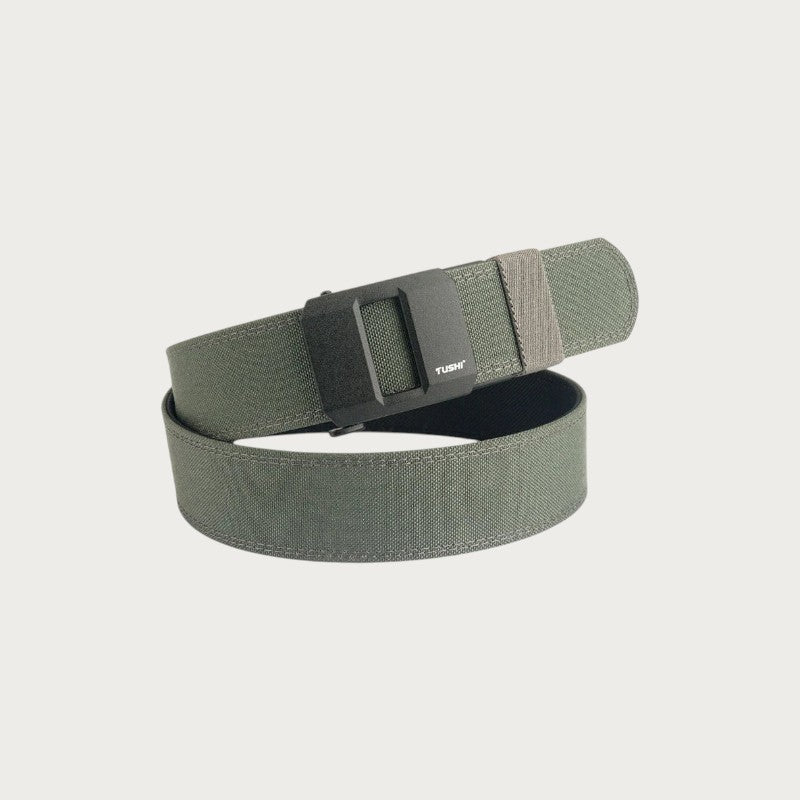 Ceinture tactique Ceintura Udine vert olive enroulée en deux boucles, boucle automatique noire au centre