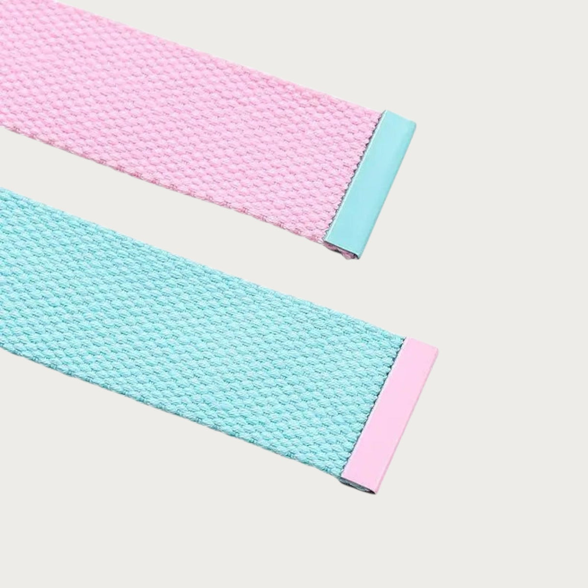 Ceintura ceinture enfant en toile rose et bleu clair avec embouts en plastique colorés style décontracté