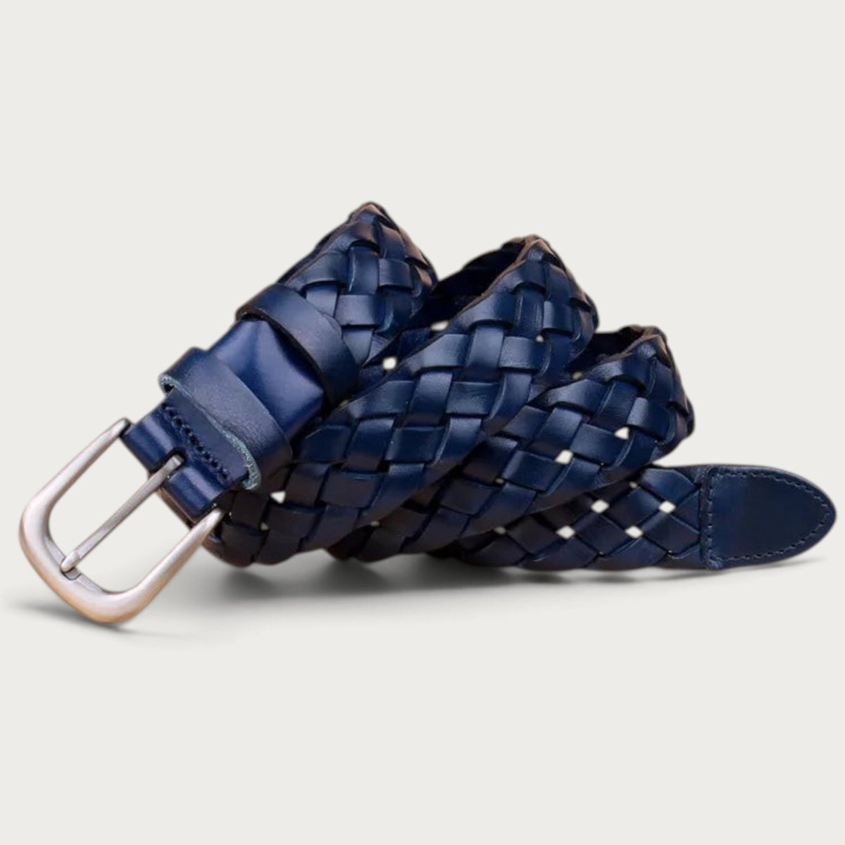 Ceinture tressée en cuir bleu marine Ceintura avec boucle argentée classique et texture entrelacée souple