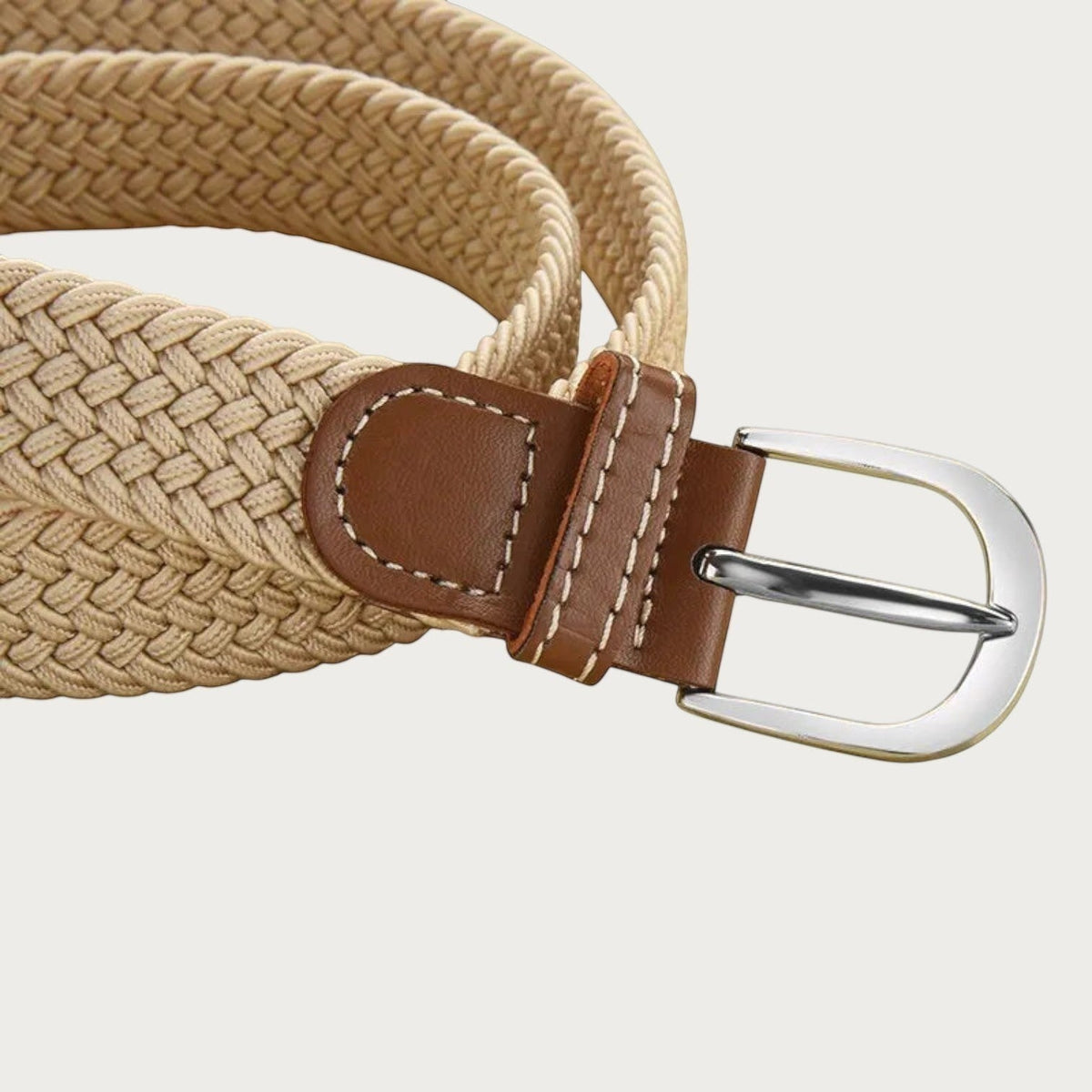 Ceinture tressée élastique beige Ceintura avec boucle argentée et détails en cuir marron