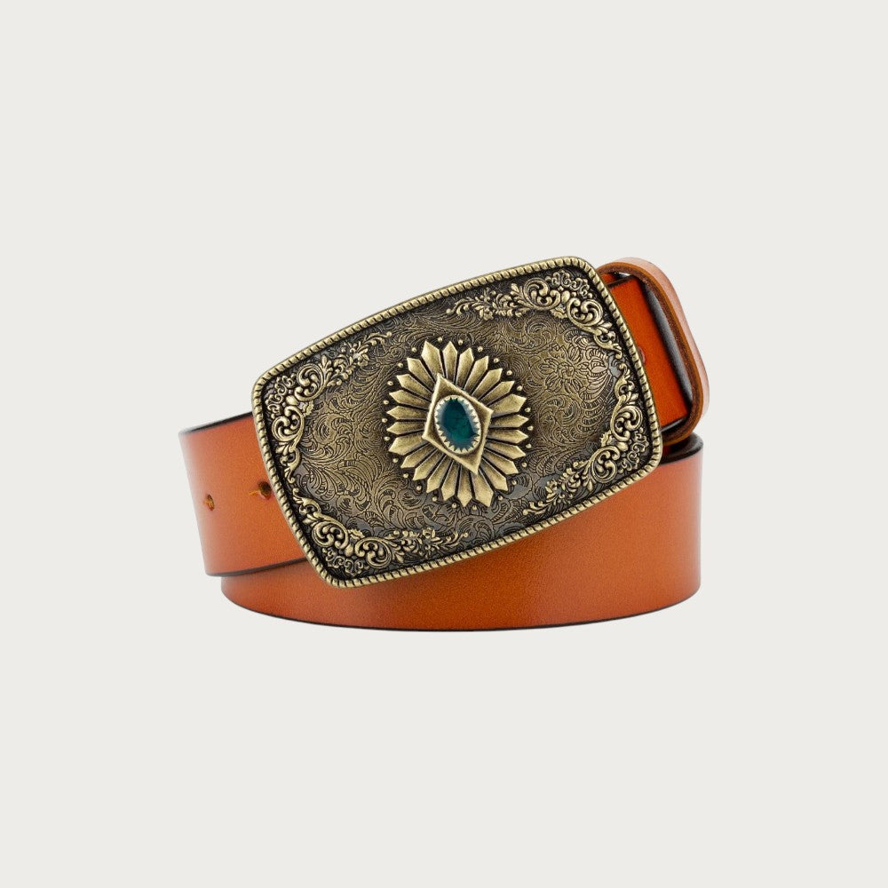 Ceinture western Ceintura Taranto en cuir cognac enroulée, gros plan sur la boucle dorée et sa pierre turquoise
