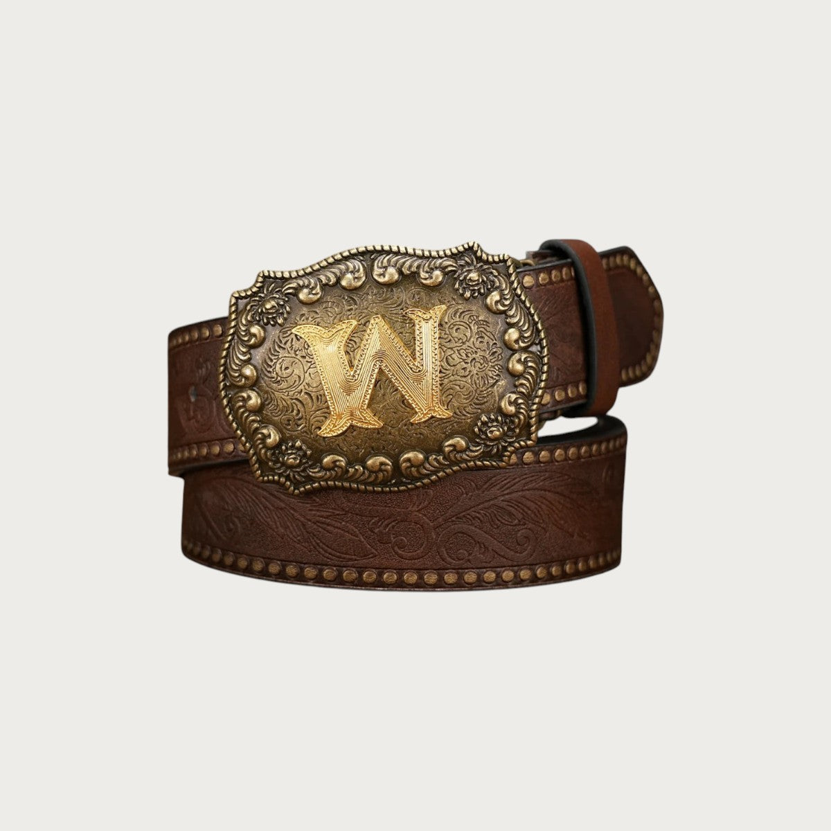 Boucle rectangulaire dorée ornée de l'initiale W sur la ceinture western Ceintura en similicuir marron gaufré