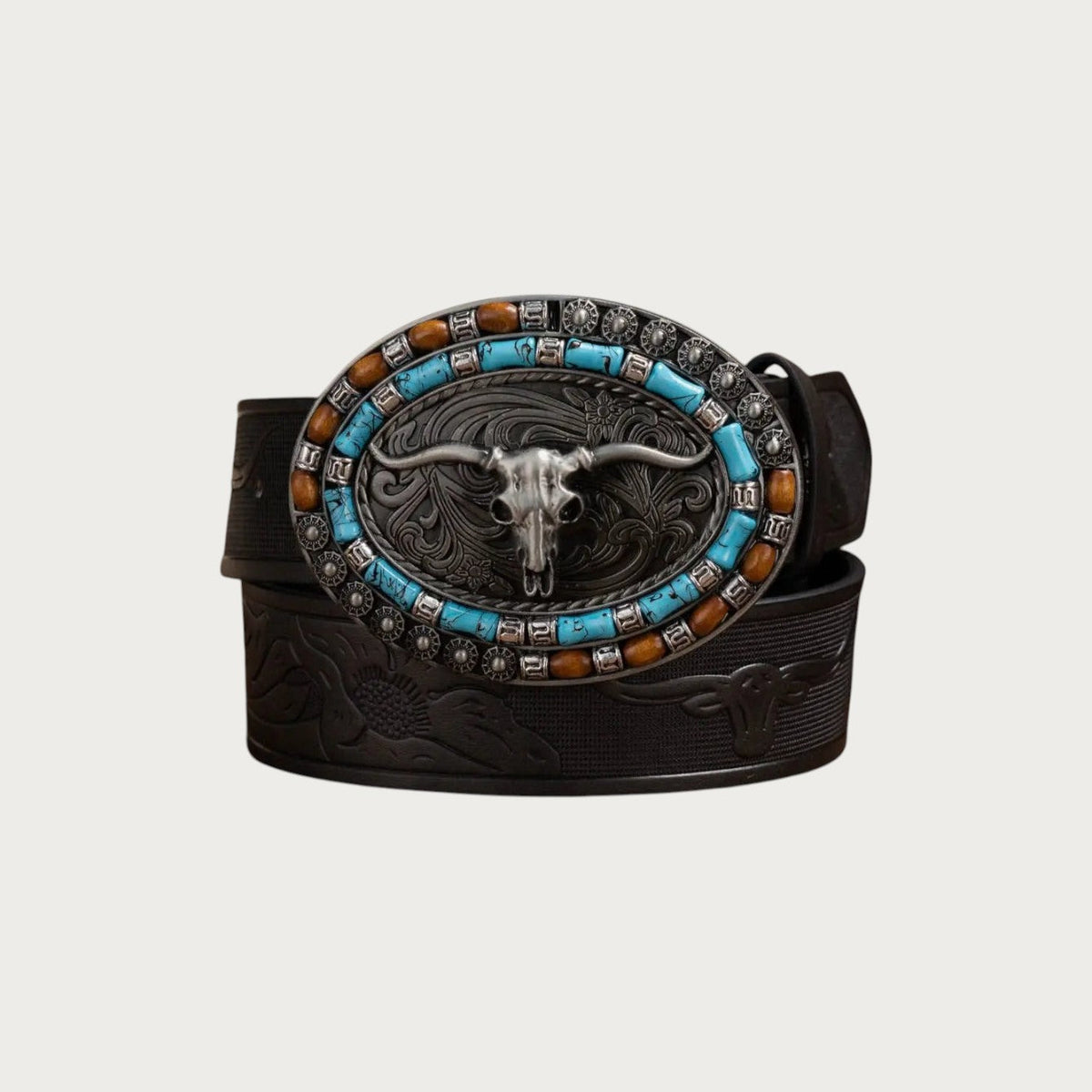 Ceinture Ceintura noire gaufrée enroulée, gros plan sur la boucle longhorn et ses perles turquoise et ambre
