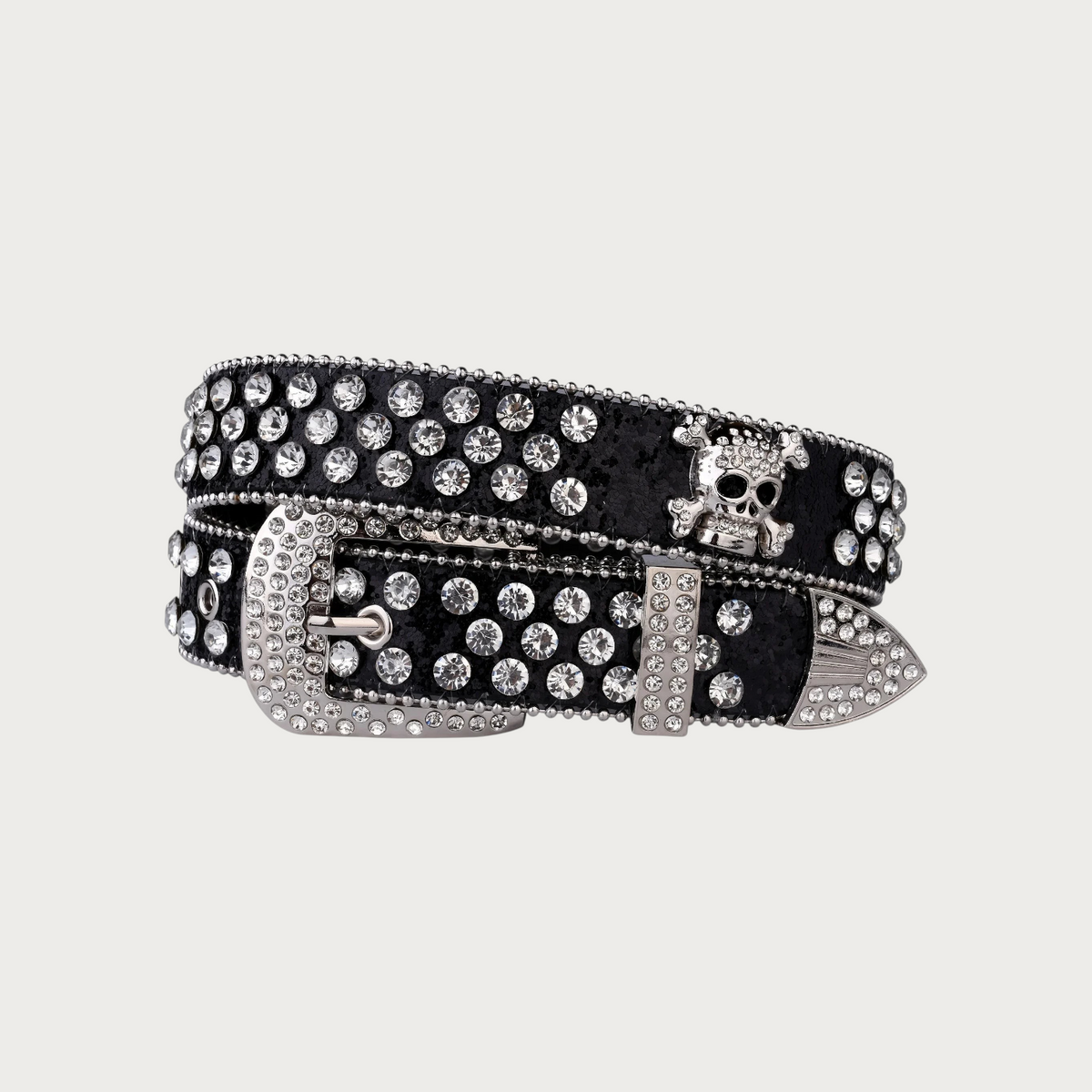 Ceinture Ceintura noire enroulée, gros plan sur les strass, la boucle western et le motif tête de mort